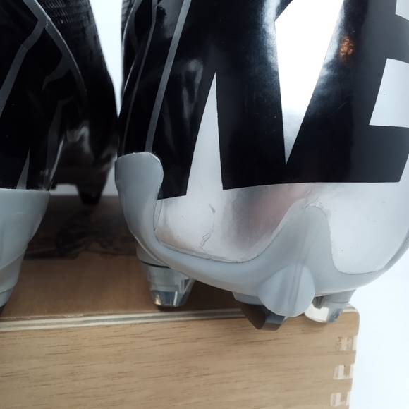 Nike Vapor Pro Football Cleats Men's Size 13.5 Style#511342-010 Black/Silver - Picture 8 of 12